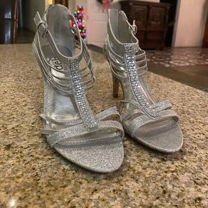 FANCY SILVER DRESS HEELS
